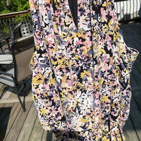 London Times Spring Floral Cropped Halter Jumpsuit Size 12 - Picture 10 of 15